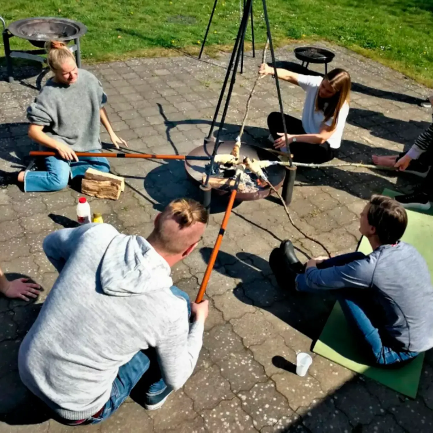 Bon-fire Bålsteder^tilbehørssæt med 4 snobrødspinde, 2 pandekagepander og 2 poptop