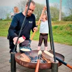 Bon-fire Bålsteder^tilbehørssæt med 4 snobrødspinde, 2 pandekagepander og 2 poptop