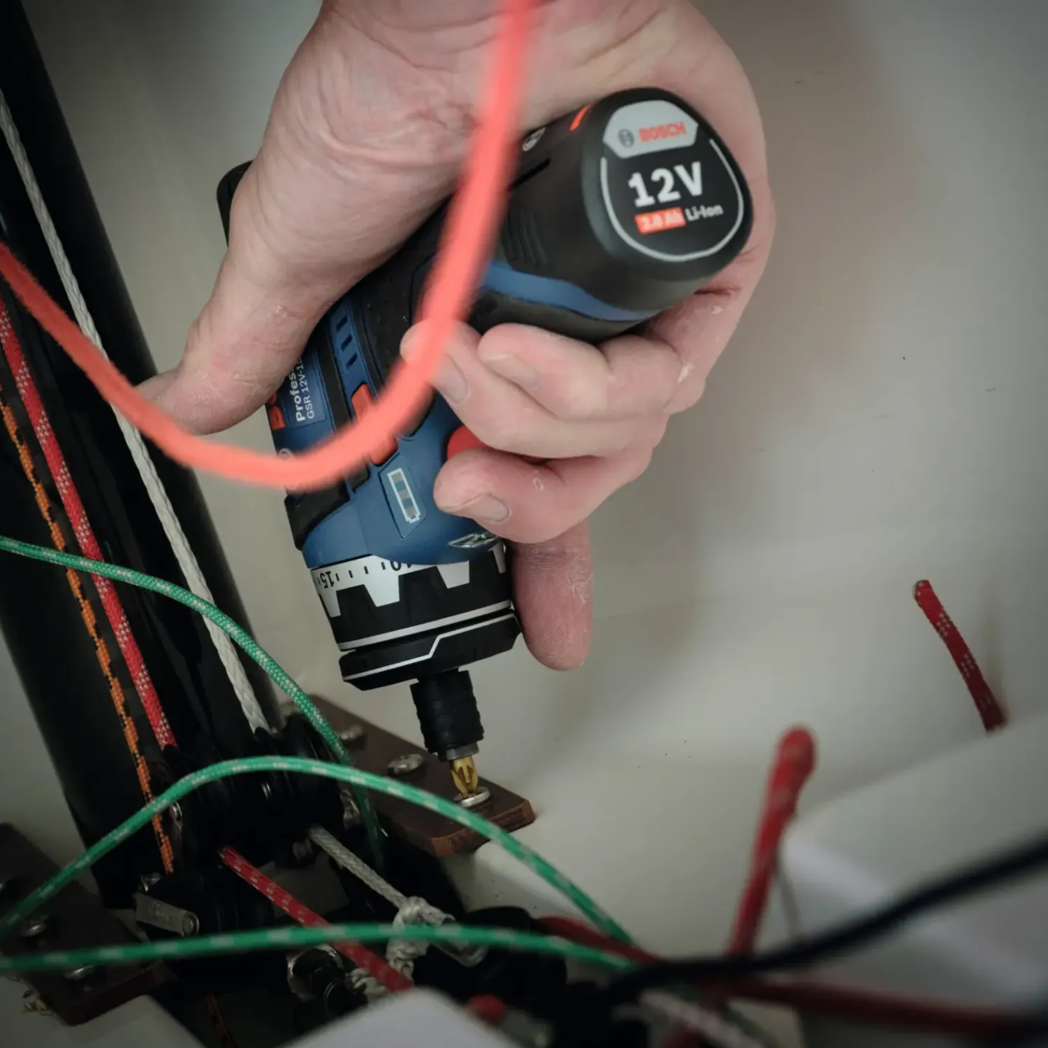 Bosch Professional Bore- Og Skruemaskiner^Bosch GSR 12V-15 FC bore/skruemaskine 2x2,0 Ah batteri/lader og L-BOXX