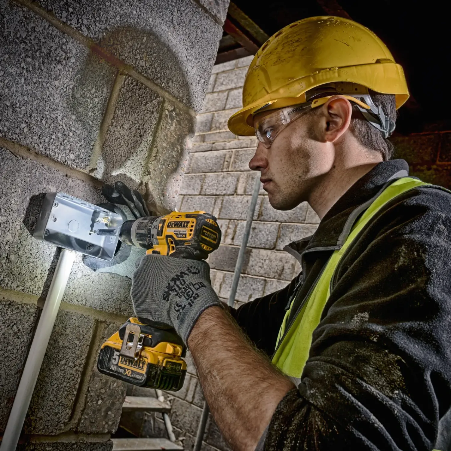 New DeWALT DCD796P2 18V XR slagbore/skruemaskine 2x5,0 Ah batteri og lader