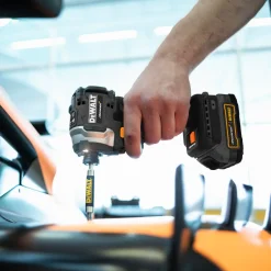 Outlet DeWALT DCF85ME2GT-QW 18V XR slagskruetrækker Mclaren edition 2x 1.7 Ah PS-batterier og lader