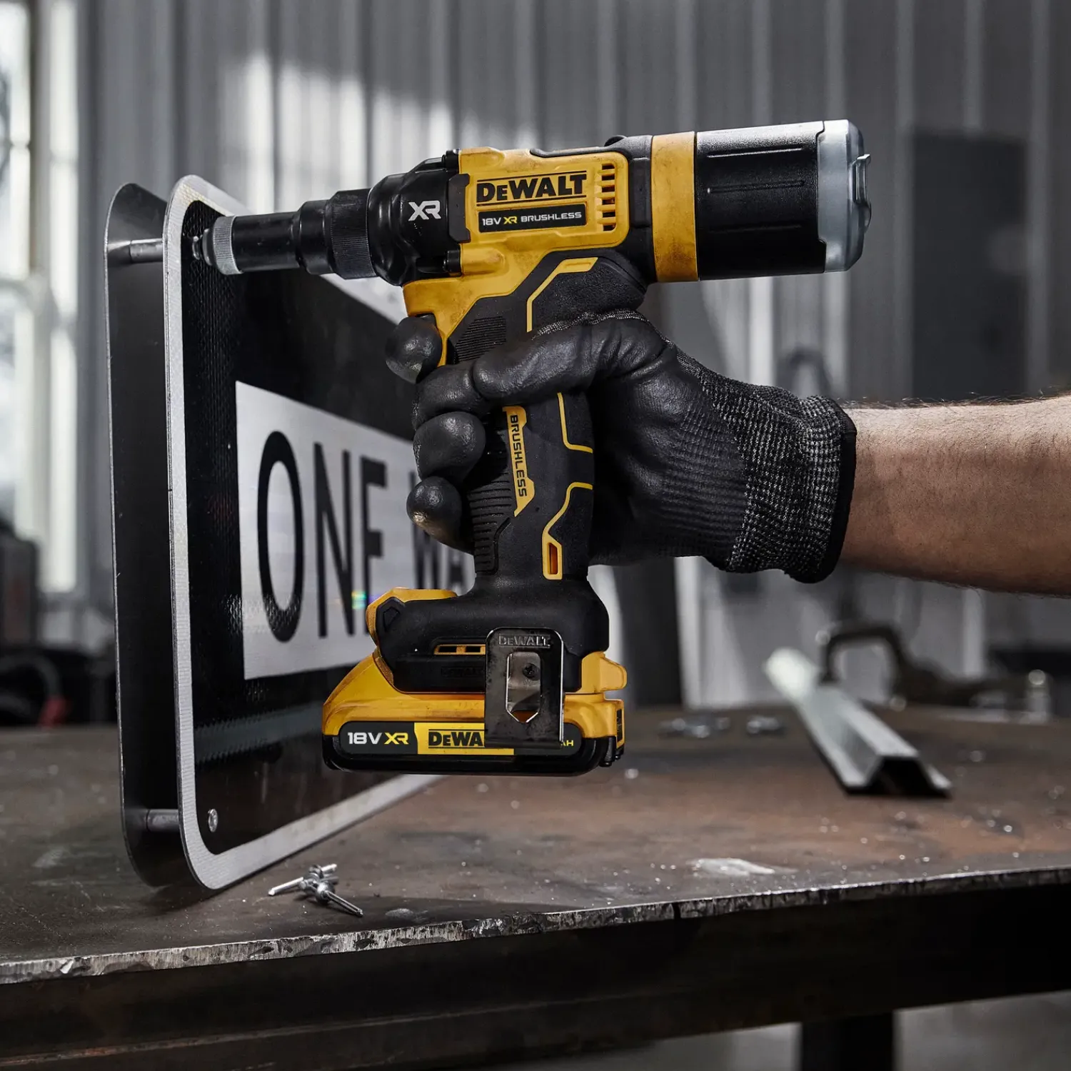 DeWALT Nitter^DCF403NT-XJ nittepistol 18V XR til 2,4-4,8 mm nitter solo