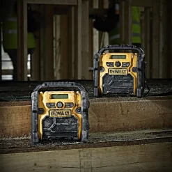 New DeWALT DCR020 kompakt multivolt DAB, FM/AM-radio