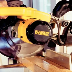 DeWALT Kap-/Geringssave^DW712N kap-/geringssav 1650 W Ø216 mm m/udtræk