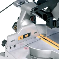 DeWALT Kap-/Geringssave^DW712N kap-/geringssav 1650 W Ø216 mm m/udtræk