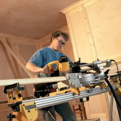 DeWALT Kap-/Geringssave^DW712N kap-/geringssav 1650 W Ø216 mm m/udtræk