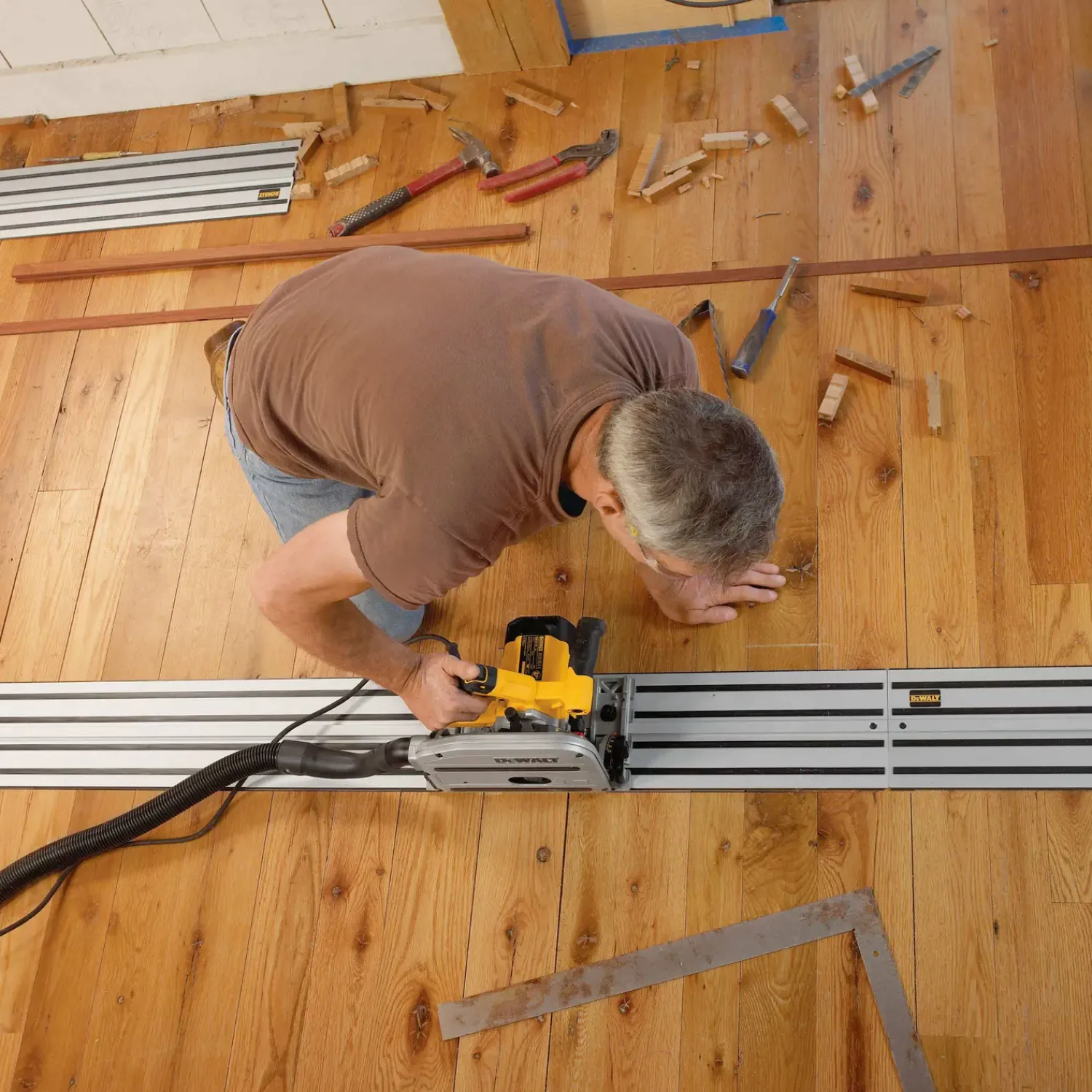 DeWALT Rundsave^DWS520KTR 55 mm dyksav med 1,5 m styreskinne