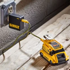 Outlet DeWALT 18V XR USB Oplader
