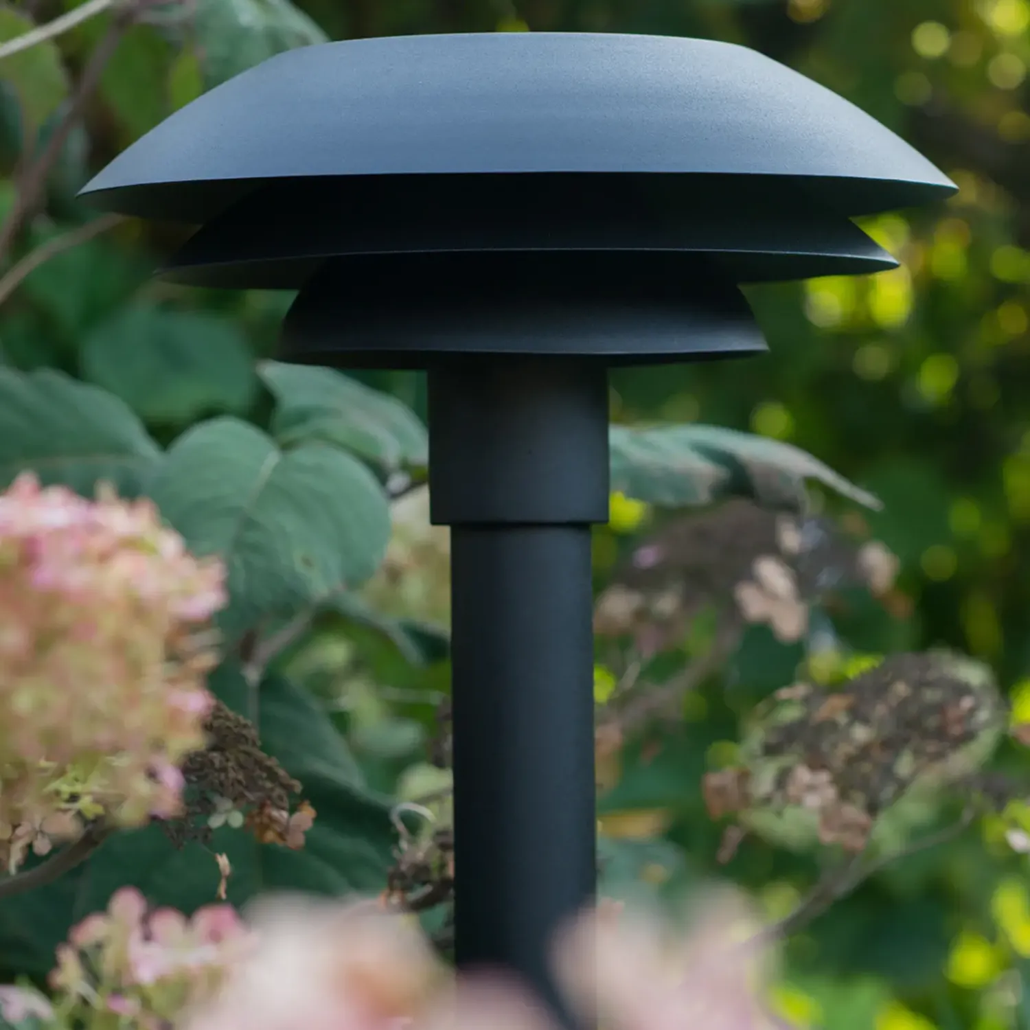 New Dyberg Larsen DL31 udendørs havelampe sort, Ø31 cm