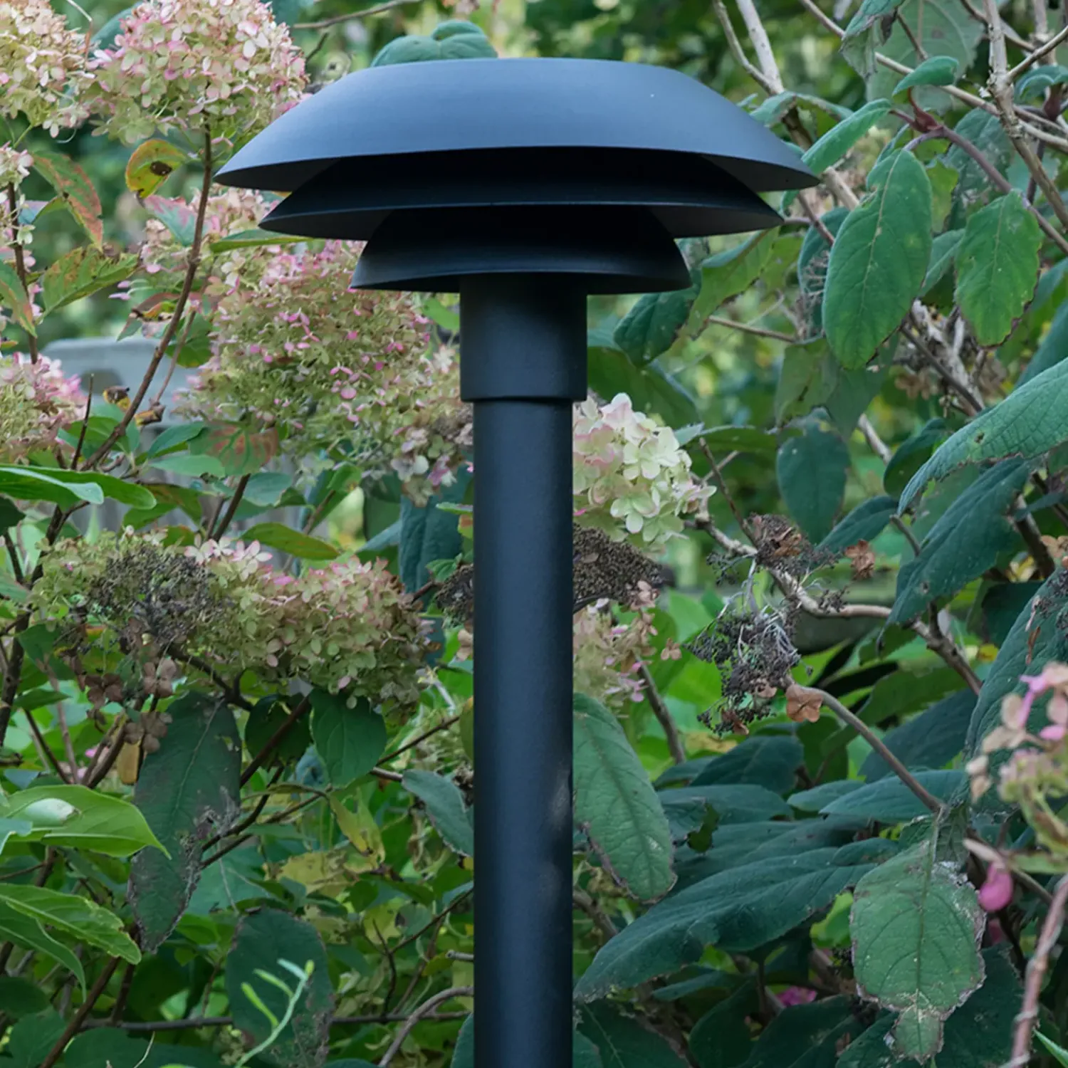 New Dyberg Larsen DL31 udendørs havelampe sort, Ø31 cm