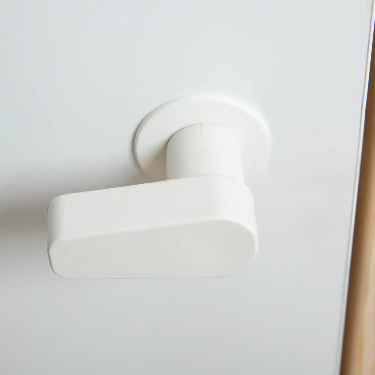 Dolle Nordic Trapper Og Lemme^Dolle ClickFIX® 56WH skunklem hvidmalet udv. karm i 54x80 cm