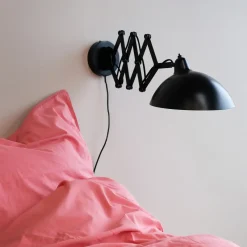 Hot Dyberg Larsen Futura væglampe m/ foldearm sort