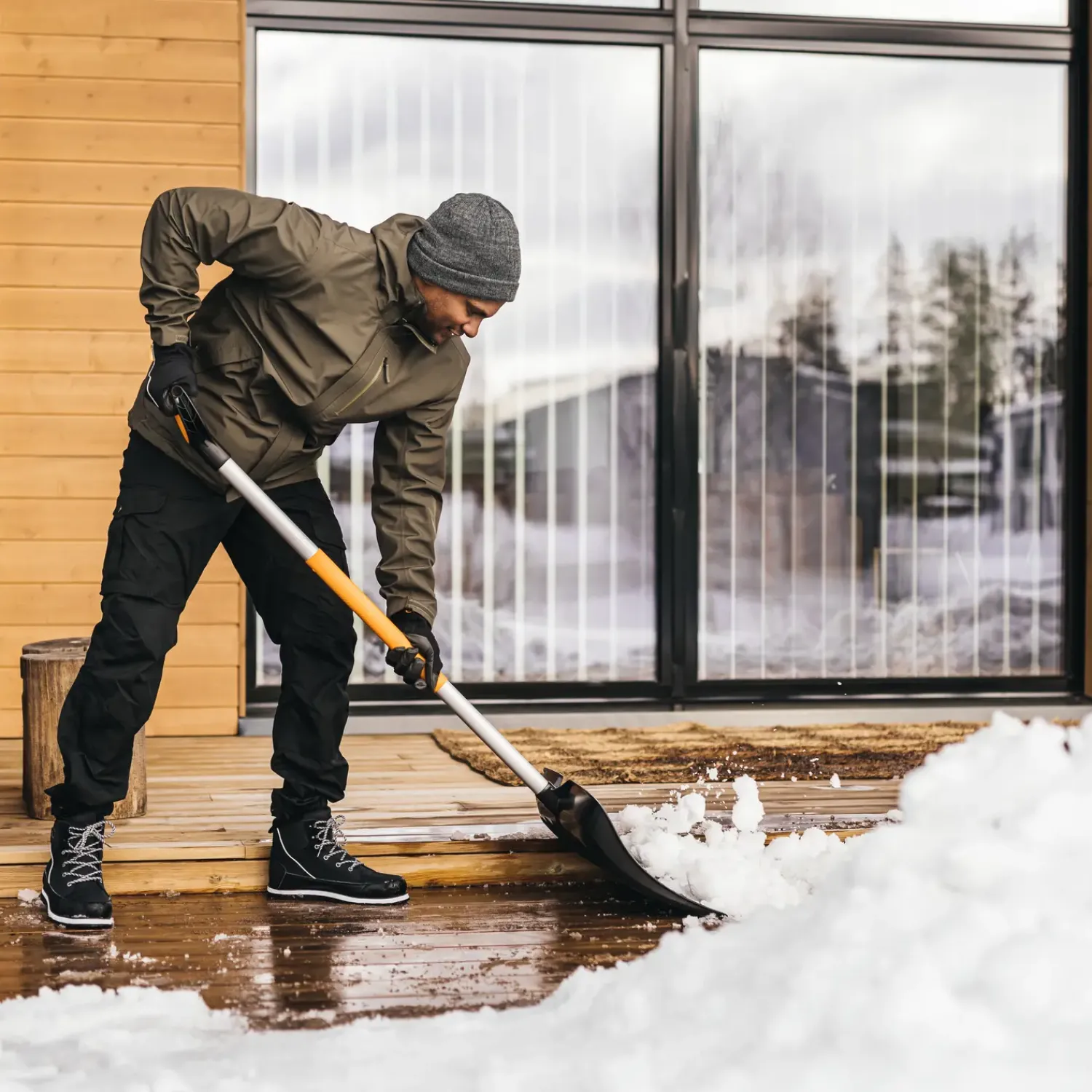 Haveredskaber^Fiskars sneskraber X serie