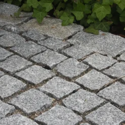 Granit.dk Belægningssten^Granit chaussésten 9x9x4/6 cm grå