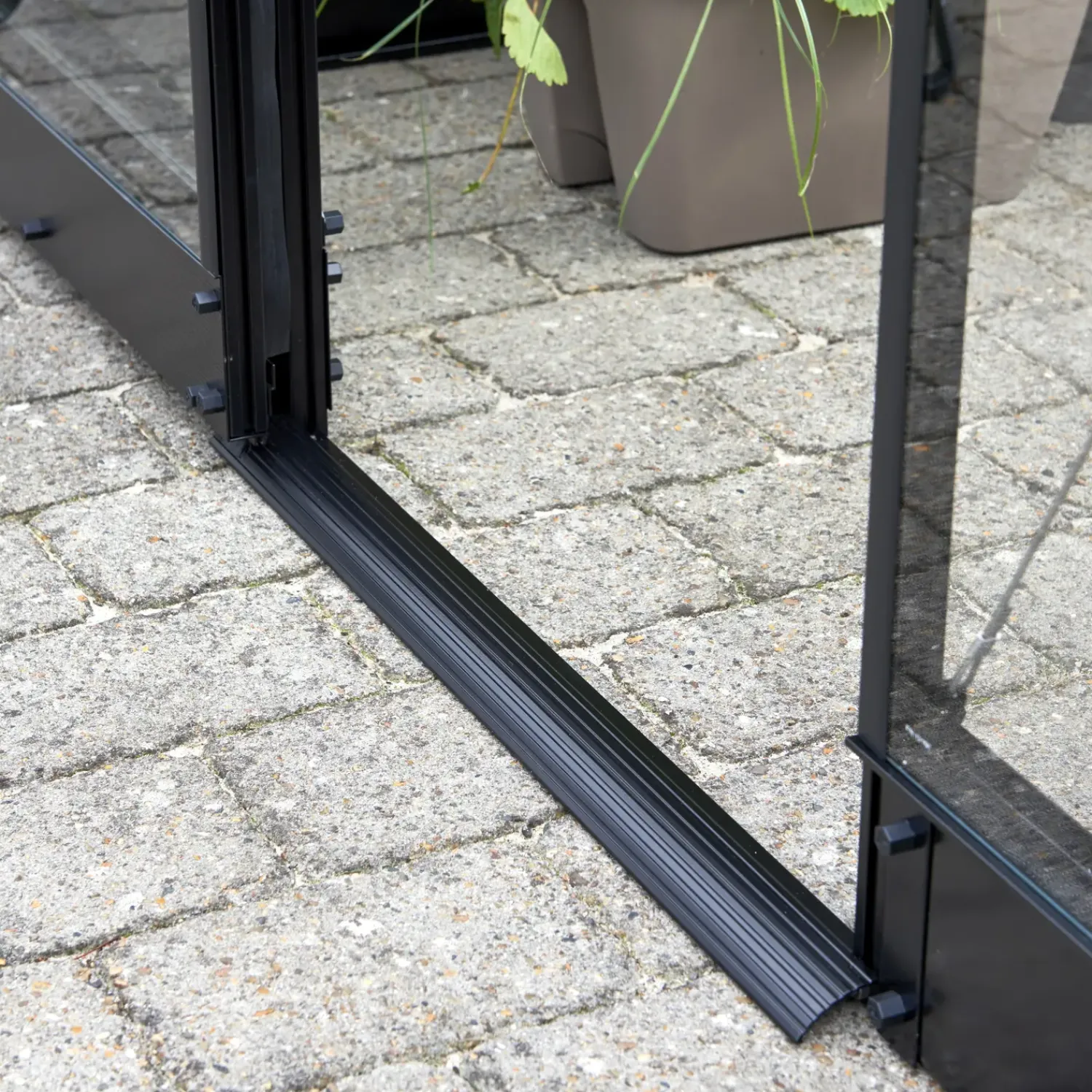 New Halls Qube+ 812 drivhus sort med hærdet glas, 9,9 m²