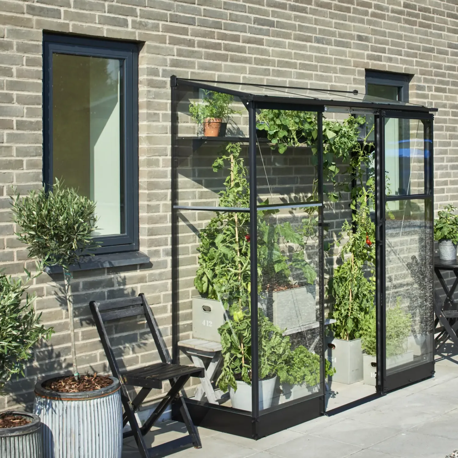 Halls Vægdrivhuse^Qube Lean-To 26 vægdrivhus sort med hærdet glas 1,2 m²