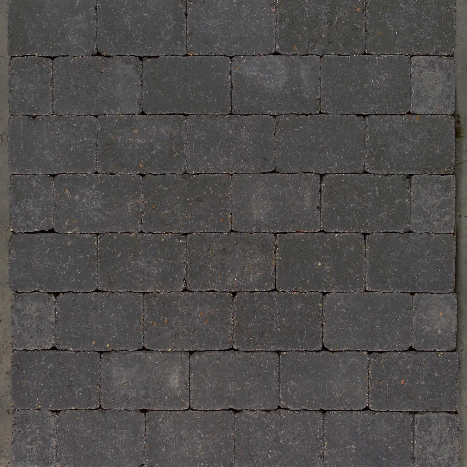 RBR Belægningssten^Herregårdssten med rumlet kant 1/2 sten koks 14x10,5x7 cm