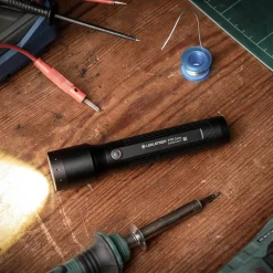 Ledlenser Lommelygter^P7R Core lommelygte inkl. 1xgenopladelig batteri sort