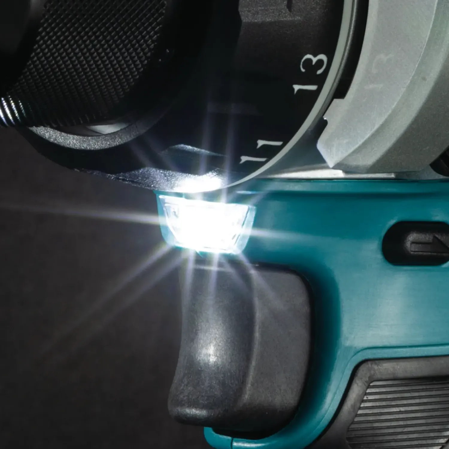 Makita Bore- Og Skruemaskiner^DHP486RTR-DAV slagboremaskine 18V inkl. 2x5,0 Ah batteri og lader