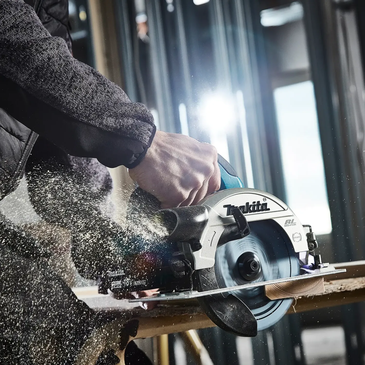 Online Makita DHS660Z 18V LXT rundsav solo