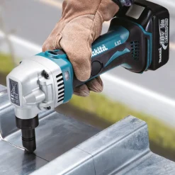Makita Multicuttere^DJN161Z pladenipler LXT solo