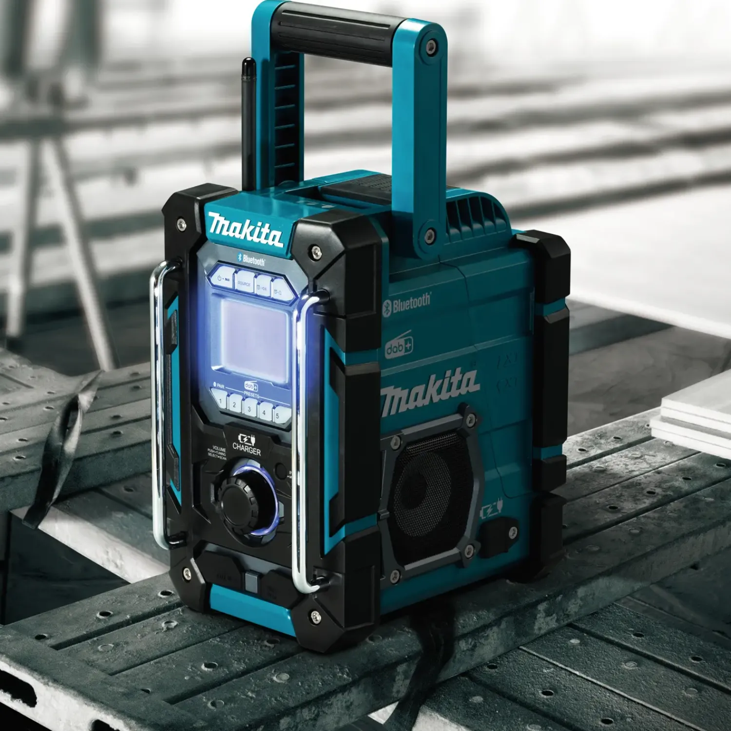 Clearance Makita DMR301 CXT/LXT radio med lader solo