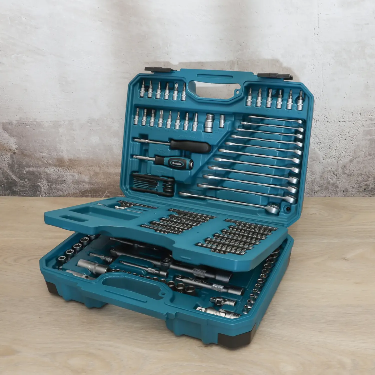 Best Makita E-10883 topnøgle/værktøjssæt 221 dele