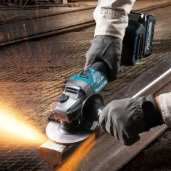 Best Makita GA005GM201 XGT 40V vinkelsliber 4.0 Ah batteri og lader