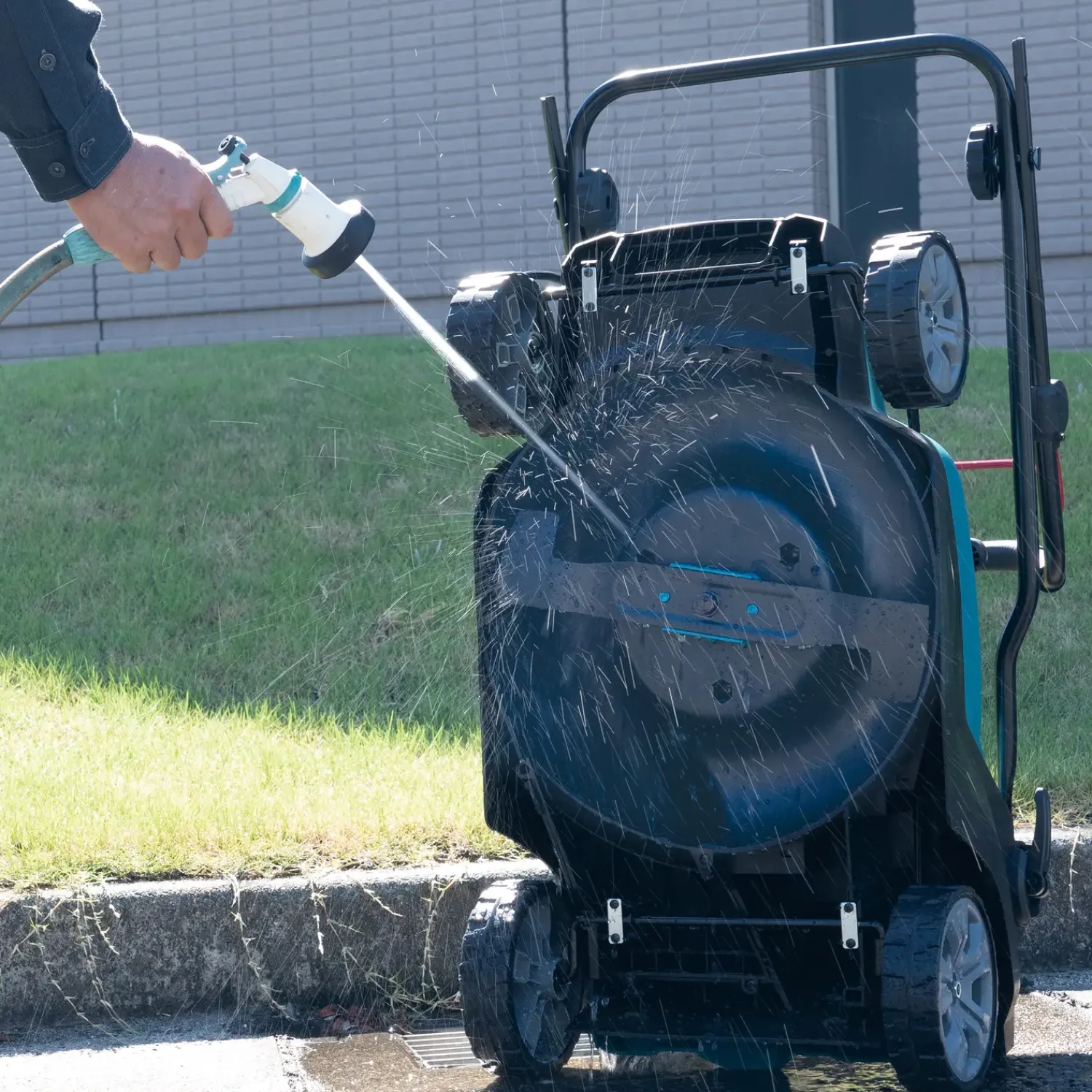 Best Makita LM003GZ 40V XGT® plæneklipper 38 cm solo