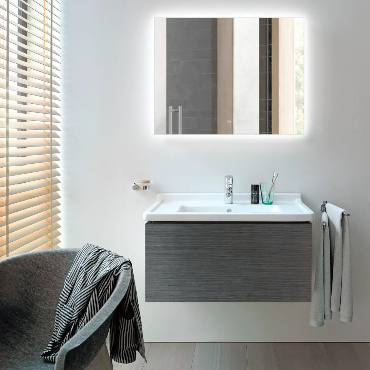 Mikelo Spejle Og Spejlskabe^CL34 LED spejl m/lys bag 70X90CM