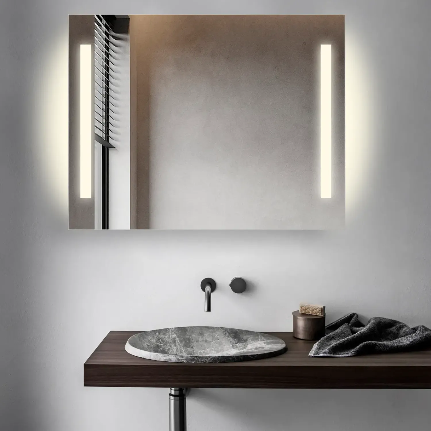 Sale Mikelo Milobad C23 spejl m/LED 70x90 cm