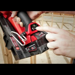 Outlet Milwaukee M18 FFN-502C Fuel™ 18V sømpistol 2x5.0 Ah batterier og lader