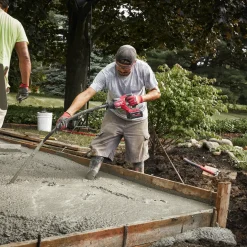 Milwaukee Betonslibere^M18 Fuel FCVN12-0 betonvibrator med 2,4 m skaft