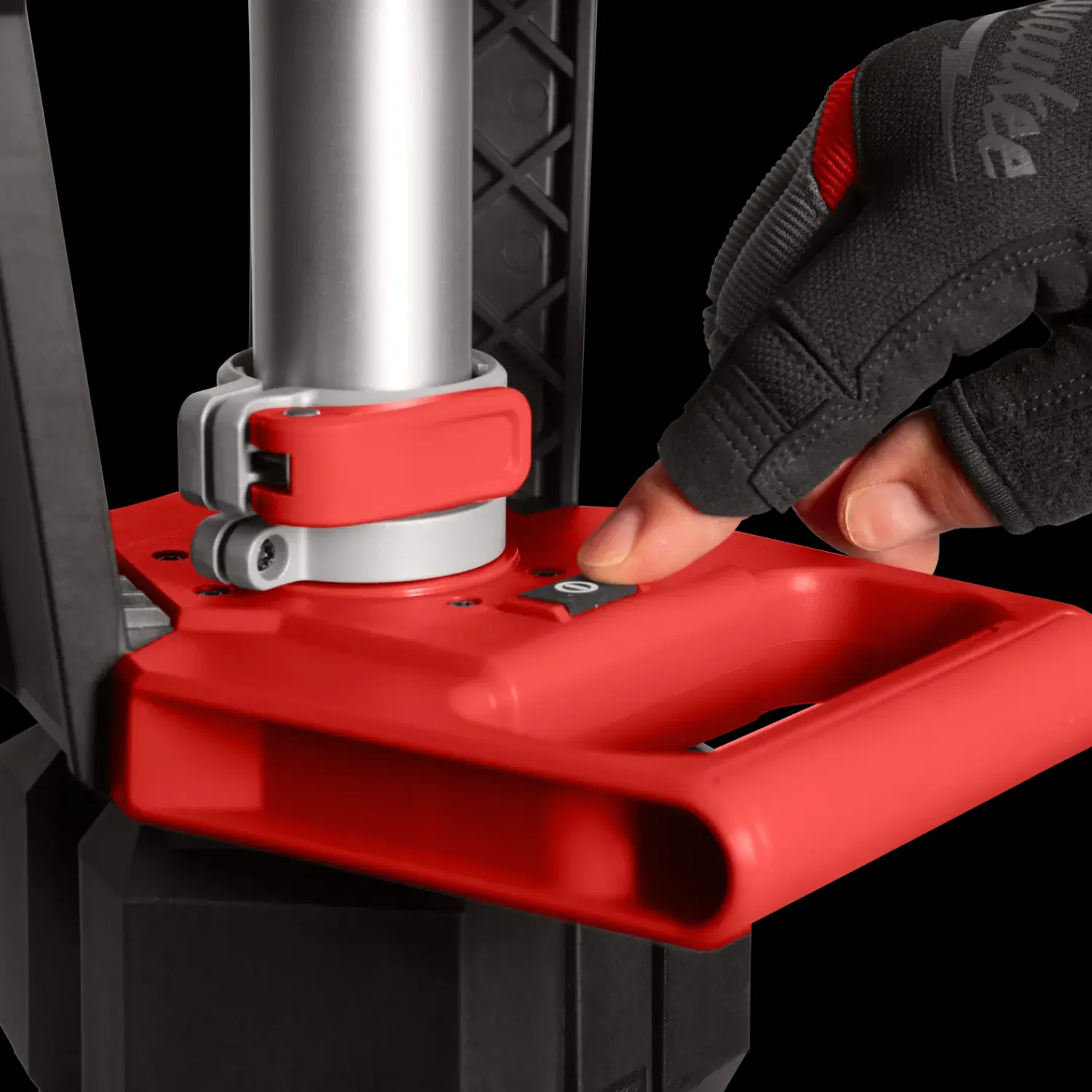 Milwaukee Arbejdslamper^M18 SAL-0 18V arbejdslampe på stativ solo