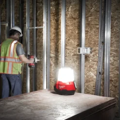 Milwaukee Prepperudstyr^M18TALO områdelampe