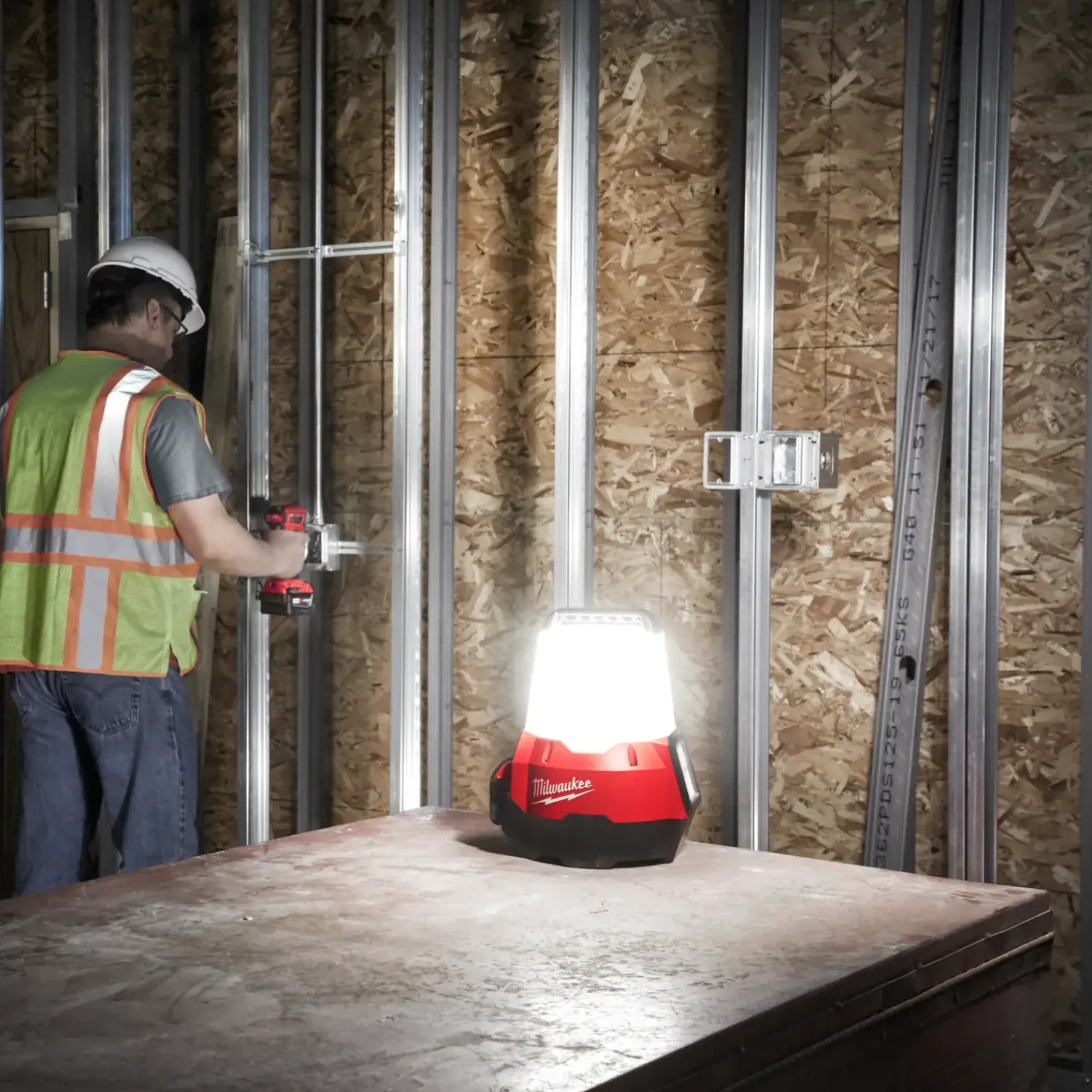 Milwaukee Prepperudstyr^M18TALO områdelampe