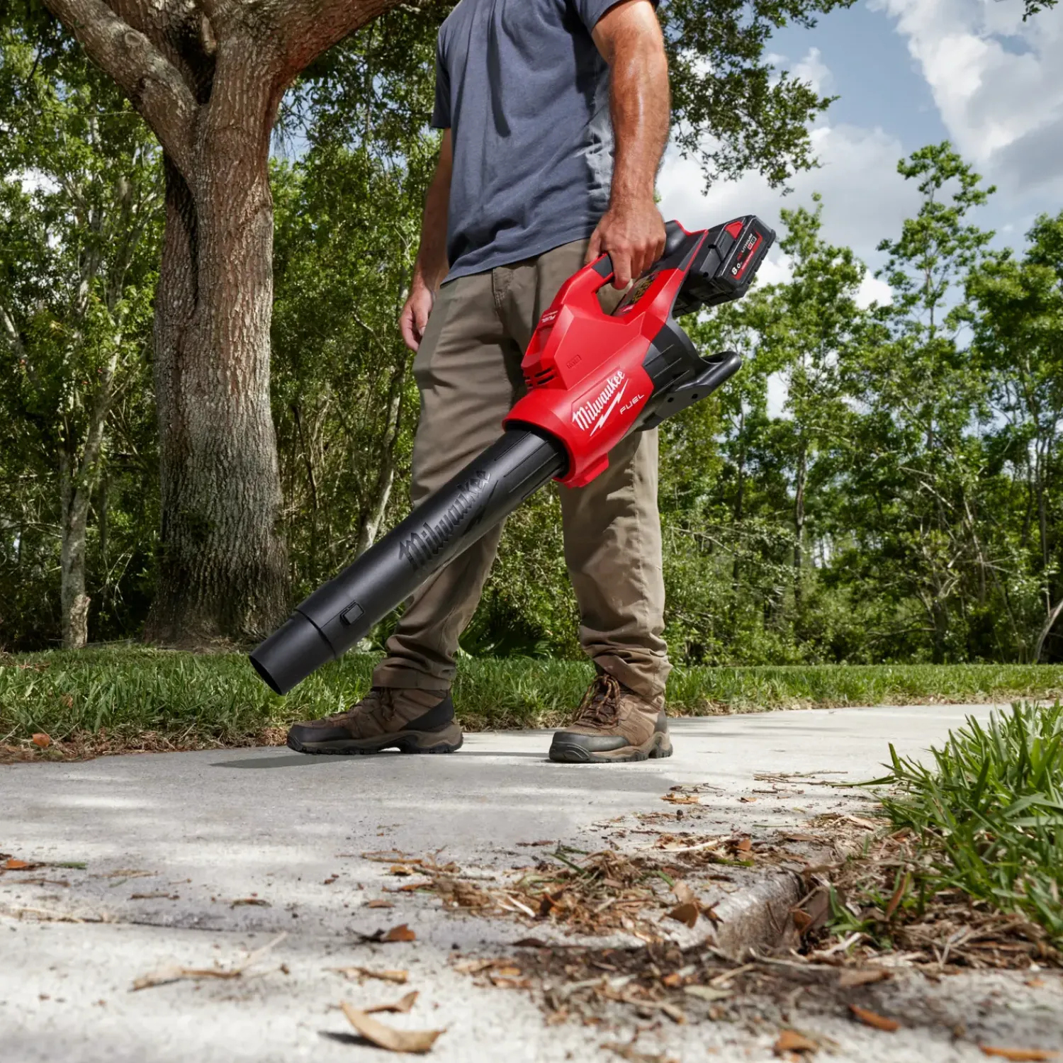 Milwaukee Løvsugere Og Løvblæsere^PowerPack M18 FPP2OPL1-501 løvblæser, græstrimmer inkl. 1x5,0 Ah batteri og hurtigoplader