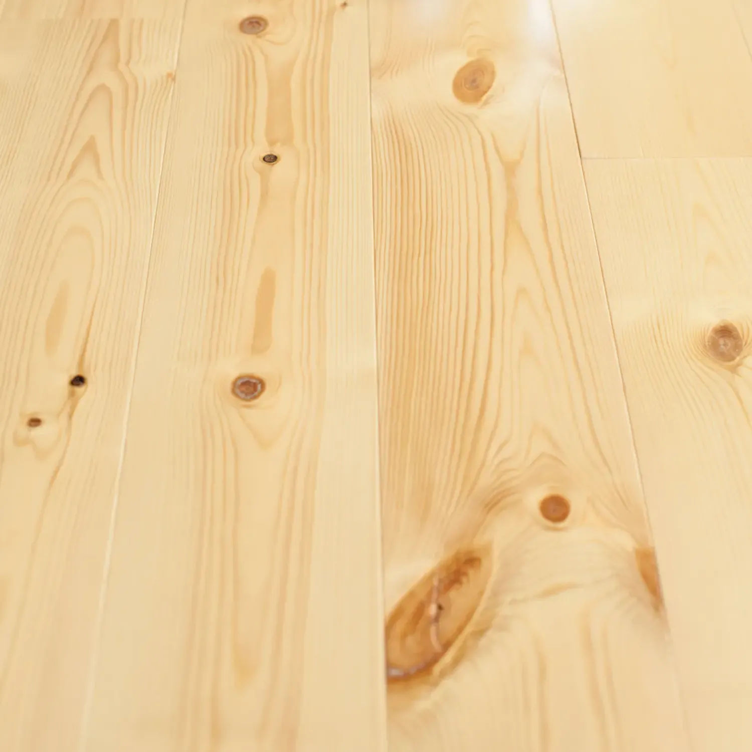 Trægulve^Moelven massiv fyrretræsgulv ubehandlet 30x135 mm