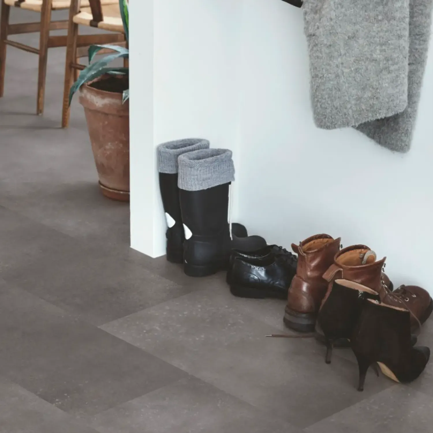 Vinylgulve|Akustikgulve^Pergo Aura Pad Pro vinylgulv 303x610x5 mm volcanic stone