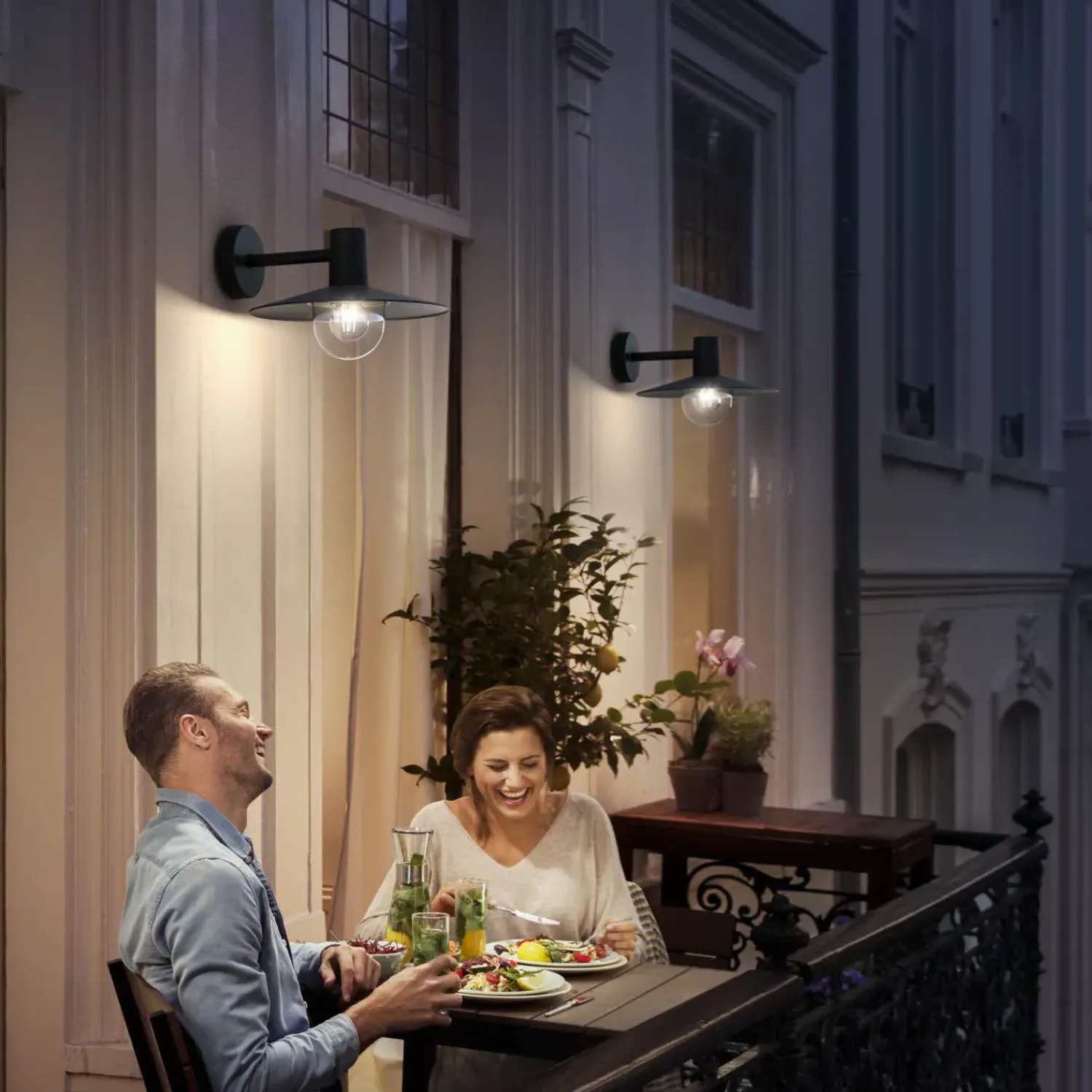 Sale Philips Skua udendørs væglampe sort