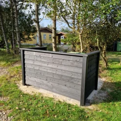 Plus Klink renovationsskjuler m/træstolper til nedgravning 108x194 cm sort