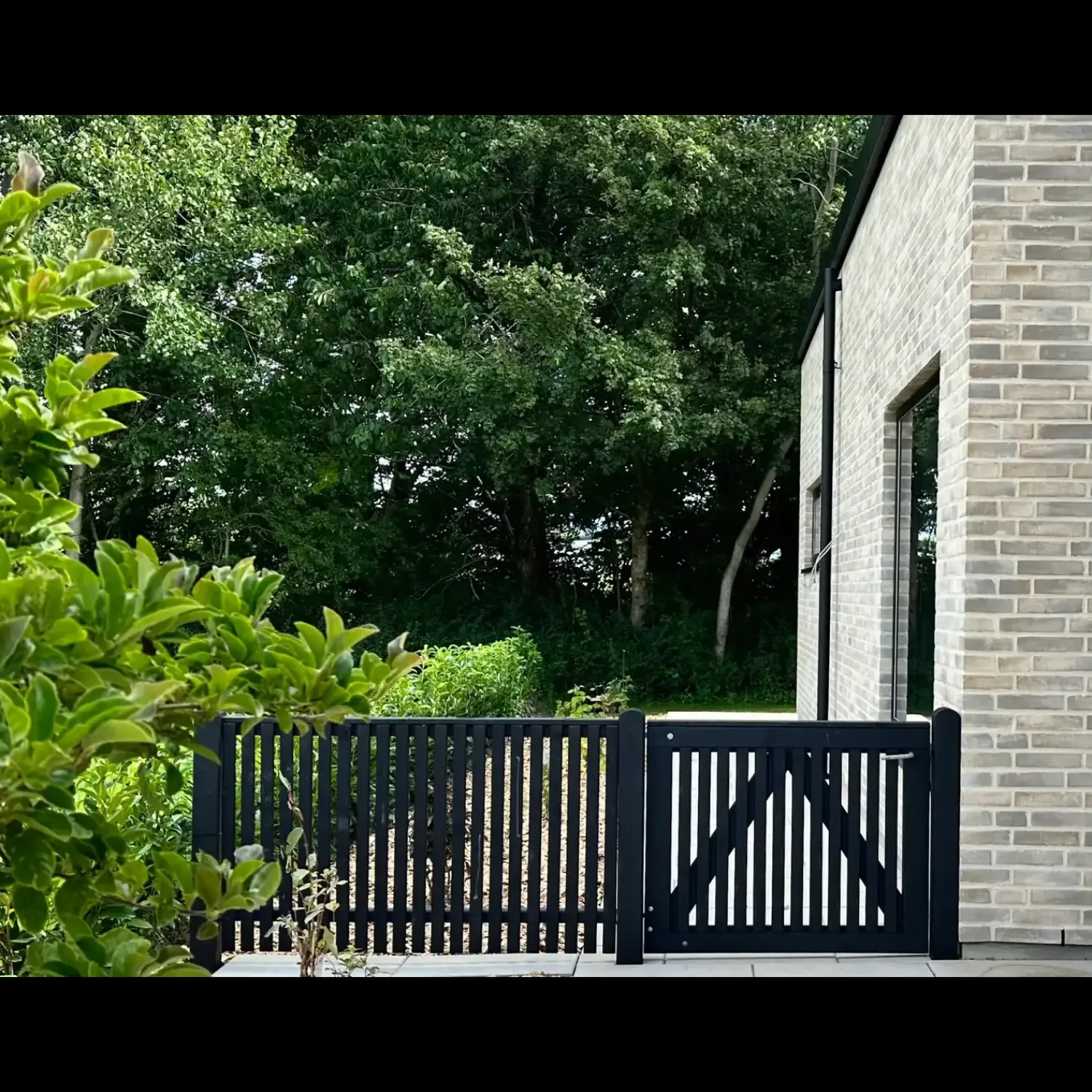 Plus Tilbehør Til Hegn^lågebeslag ti/enkelt-bredlåge m/justerbare stabler varmgalvaniseret