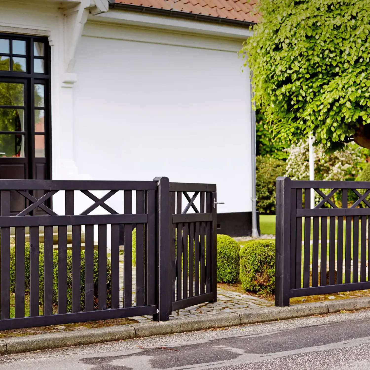 Plus Træhegn^Vinesse hegn 150x96 cm sort