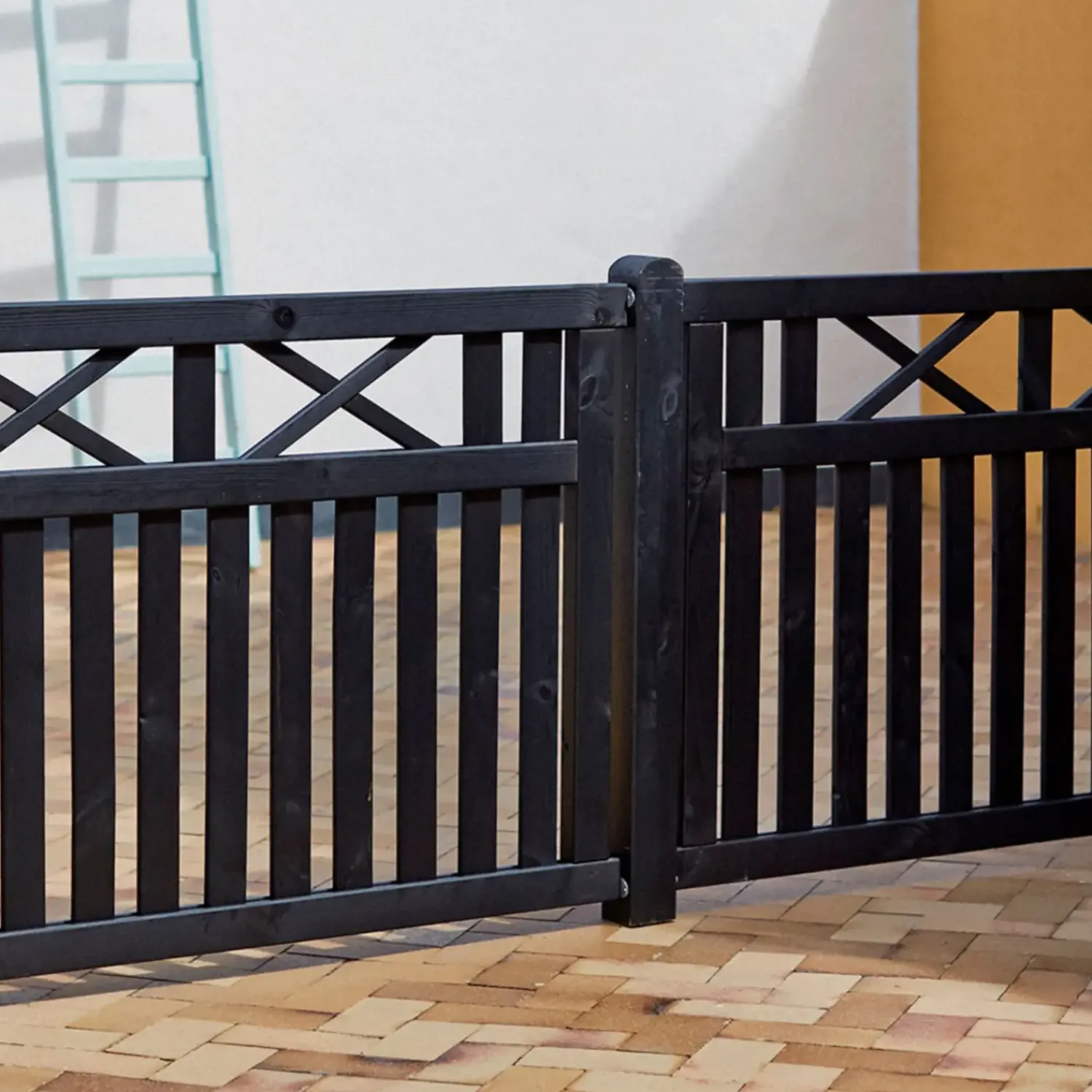 Plus Træhegn^Vinesse hegn 150x96 cm sort