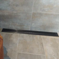 Outlet Purus afløbsrendesæt m/vandlås og rist 800 mm sort