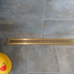 Purus Tilbehør Til Afløb Og Kloak^afløbsrendesæt m/vandlås og rist 900 mm messing