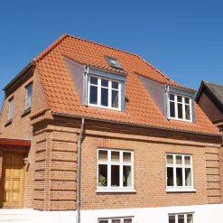 Randers Tegl Tagsten^RT841 Laumans vingefalstagsten, rød engoberet