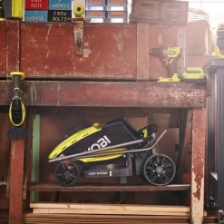 Online Ryobi kombisæt 18V ONE+ plæneklipper/græstrimmer 4,0Ah batteri og lader