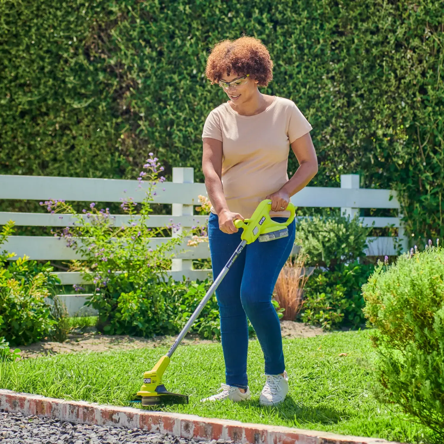 Online Ryobi kombisæt 18V ONE+ plæneklipper/græstrimmer 4,0Ah batteri og lader