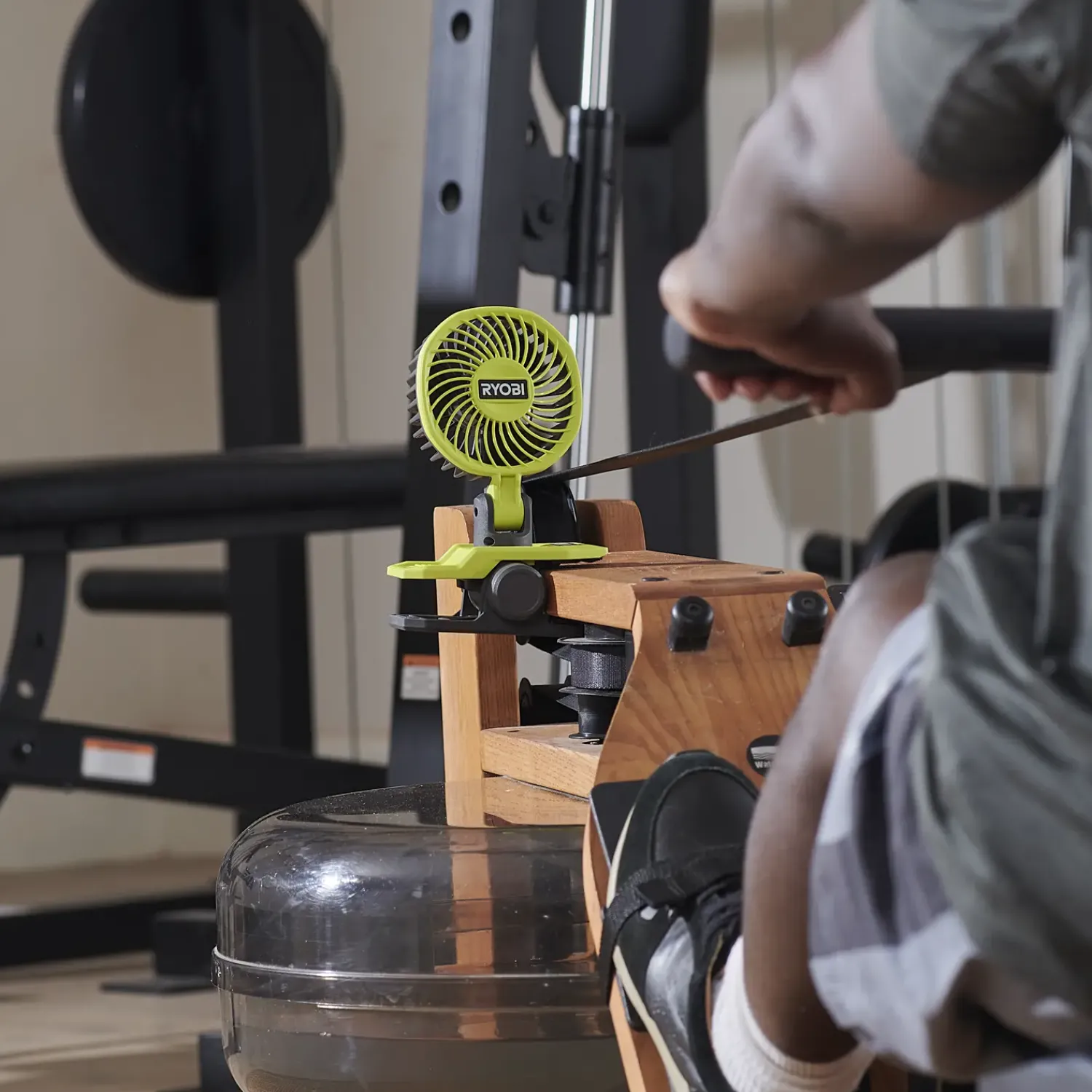 Ryobi Bord- Og Gulvventilatorer^RCF4-0 klemmeventilator 4V USB lithium solo